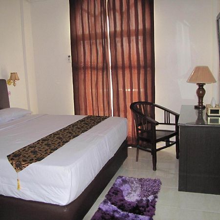 Hotel Mitra Garden Pangkal Pinang Exteriör bild