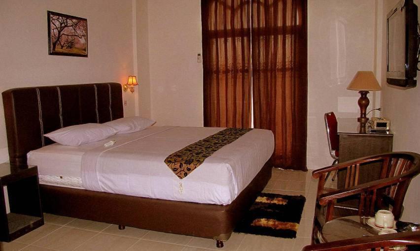 Hotel Mitra Garden Pangkal Pinang Rum bild